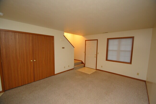 Building Photo - 121 Watertower Ct