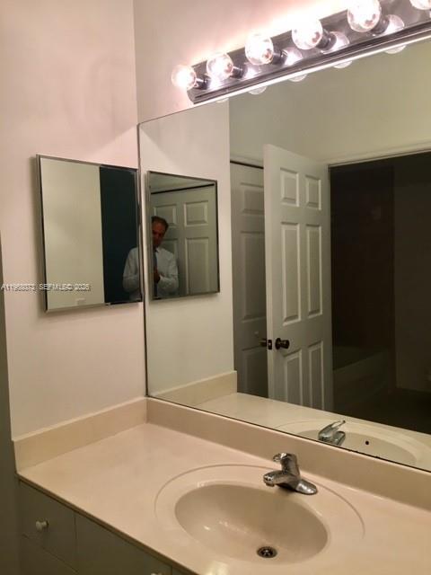 Building Photo - 3323 NE 11th Dr