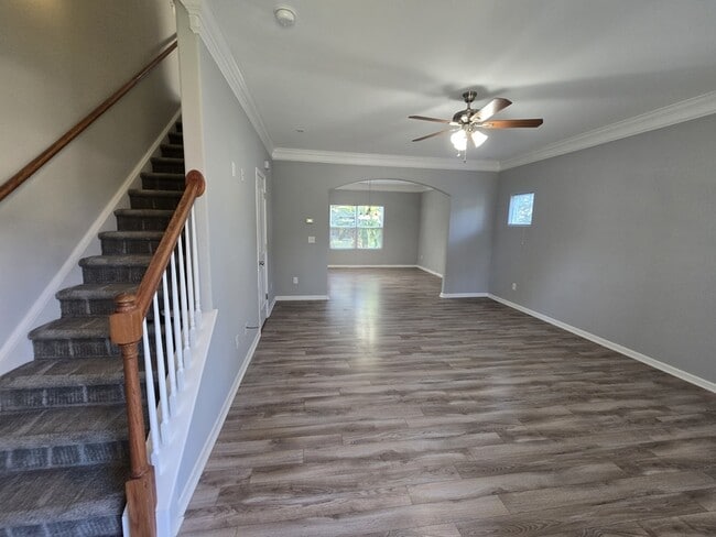 Building Photo - 625 River Creek Rd
