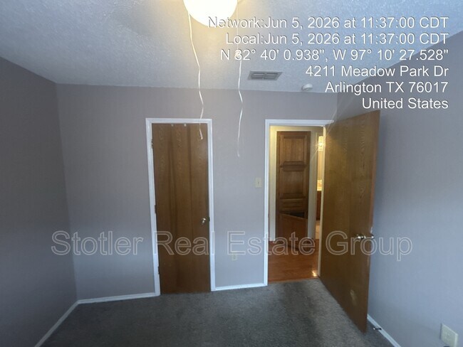 Building Photo - 4211 Meadow Park Dr