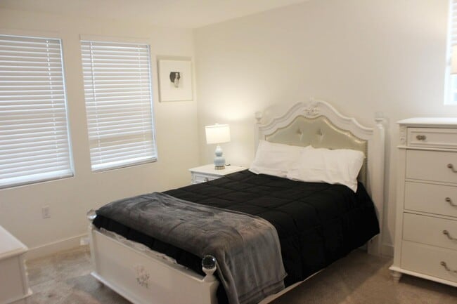 Building Photo - 15980 Mavericks Ln