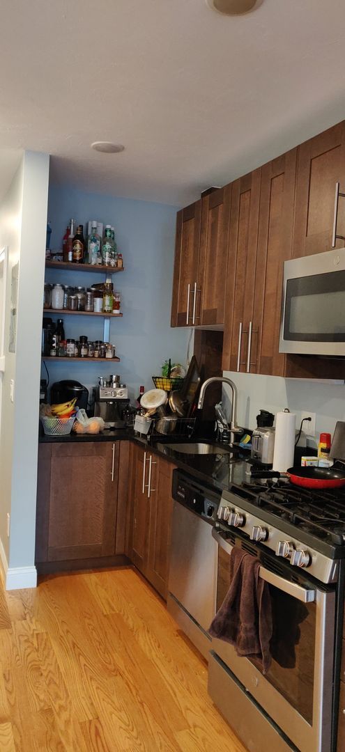 Building Photo - Fully Renovated, Central Heat/AC, Large bedrooms, Central Location. Laundry on a Site