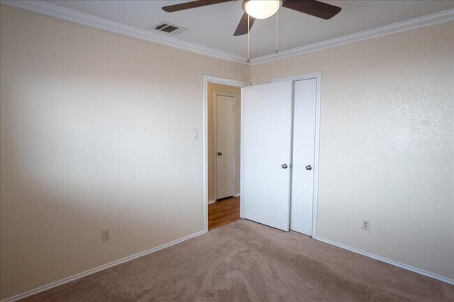 Building Photo - 3200 Red Bay Dr