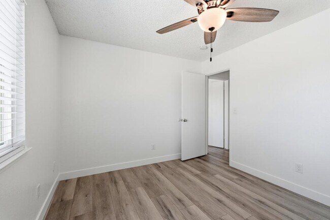 Building Photo - 426 Cherry Ln