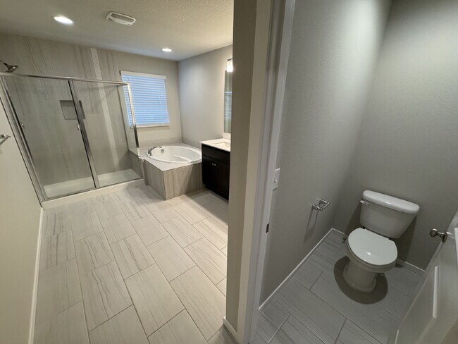 Building Photo - Beautiful, 5-Bedroom Camas Home