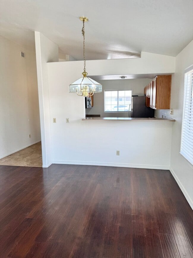 Building Photo - 3 Bedroom/2 Bath Single Level Home! NO HOA