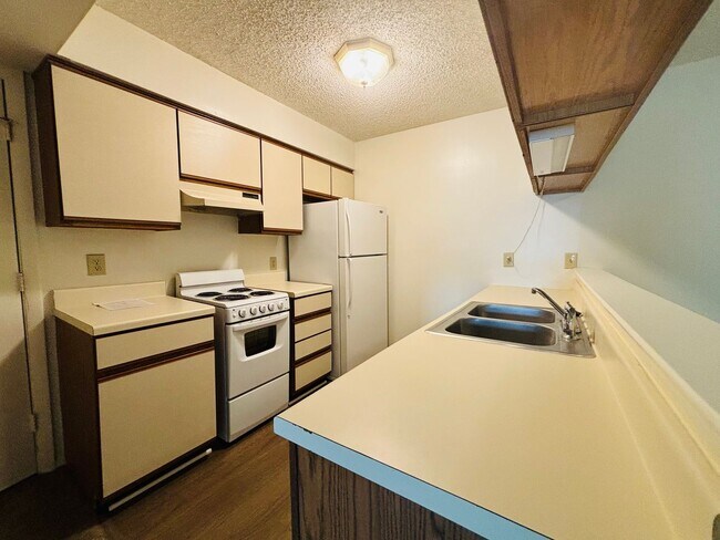 Building Photo - 1315C Henry Ln