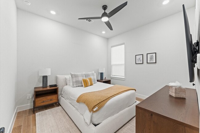 Building Photo - 9638 Birchwood Holw Trl