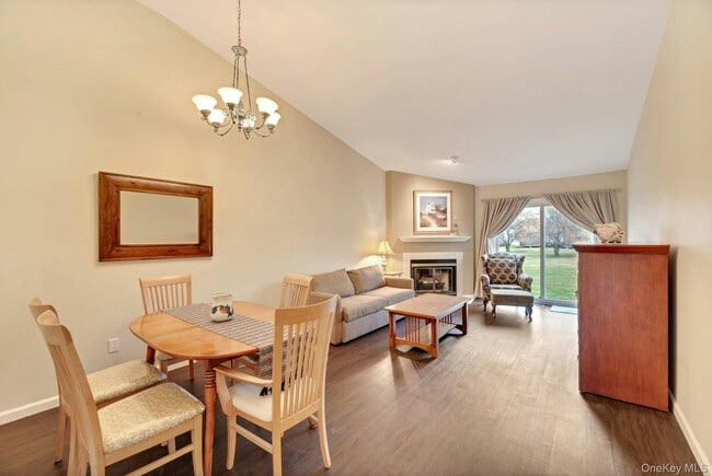 Building Photo - 2555 Youngs Ave