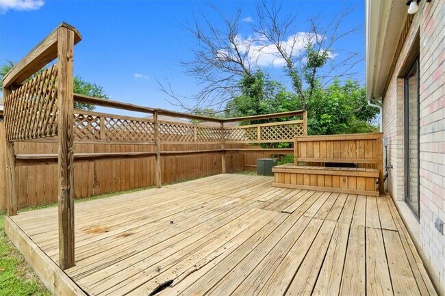 Building Photo - 3313 Settlement Dr