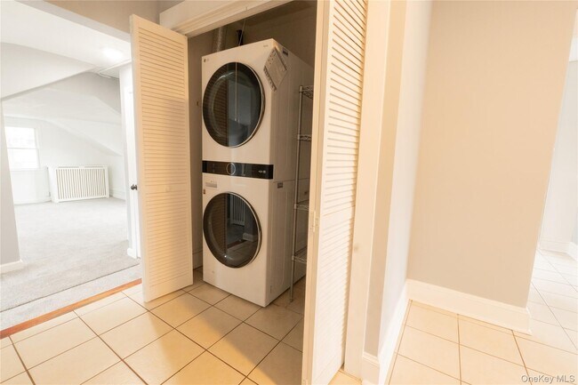 Building Photo - 218 N Midland Ave