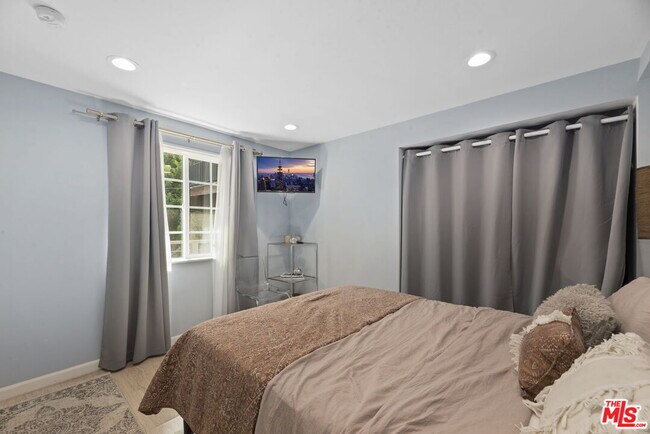 Building Photo - 641 Walther Way