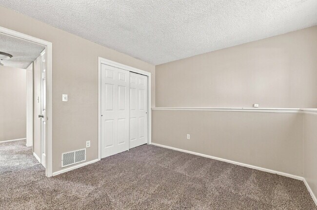 Building Photo - $1,895.95 3-bed, 1.5-bathroom located in Colorado Springs with a washer and dryer.
