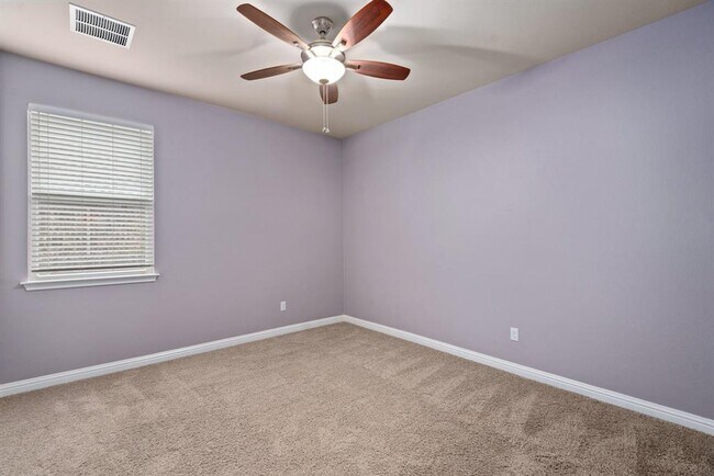 Building Photo - 880 Wild Rose Dr