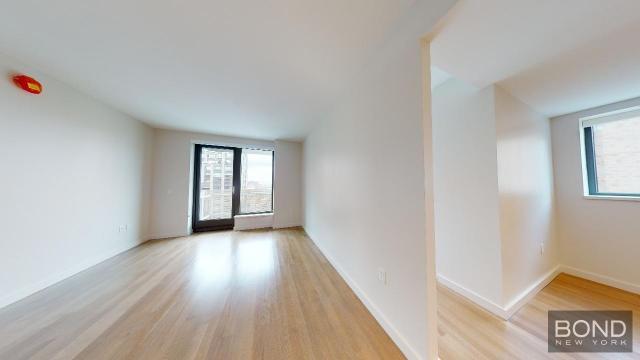 Building Photo - 3 bedroom in NEW YORK NY 10028