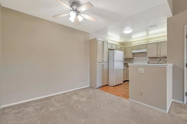 Building Photo - Cozy Penthouse Condo in Gated Community with Pools & In-Unit Laundry