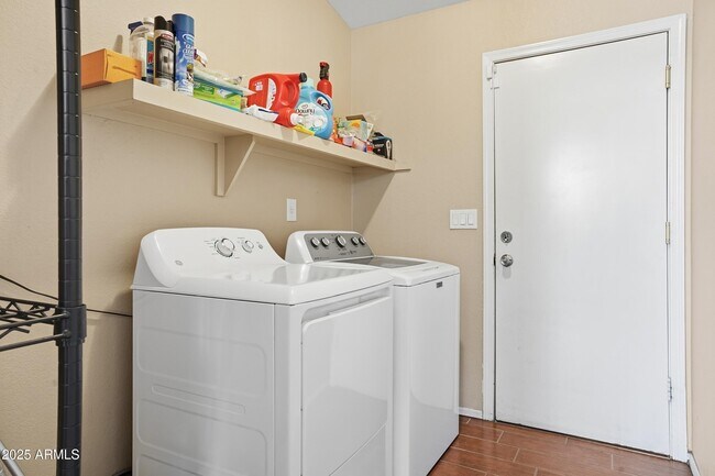 Building Photo - 5713 E Nisbet Rd