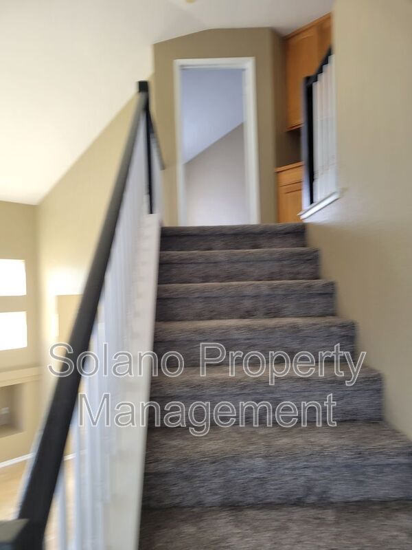 Building Photo - 358 Flagstone Cir