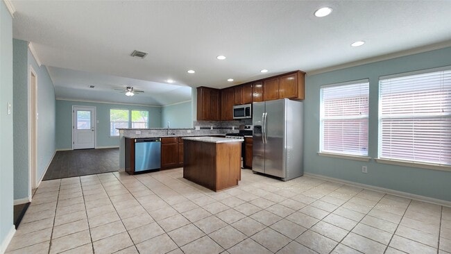 Building Photo - 2003 MacKenzie Way