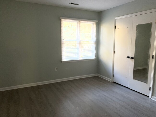 Building Photo - 2818 Wayland Dr