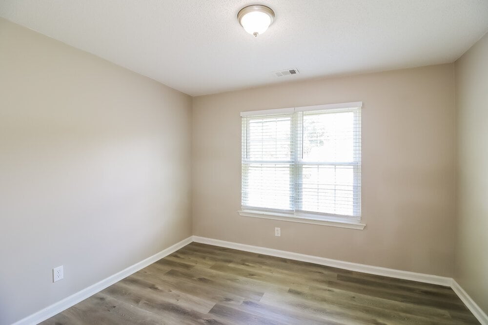 Building Photo - 213 Summer Hill Cir