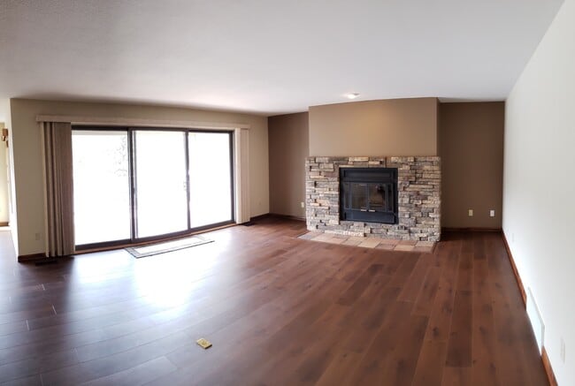 Building Photo - Incredible 2 bedroom Condominium with Rive...