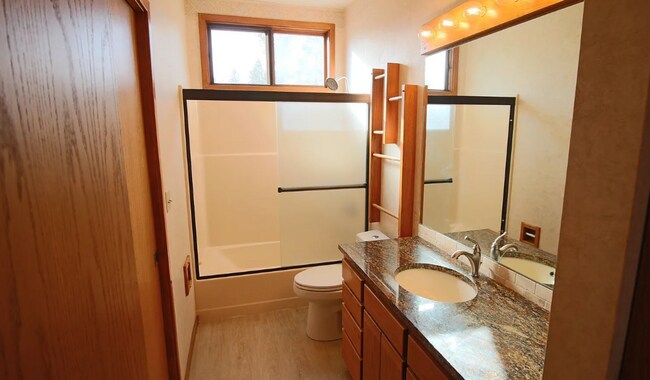 Building Photo - Spacious 3 Bed/2 Bath Home in Sunriver - M...