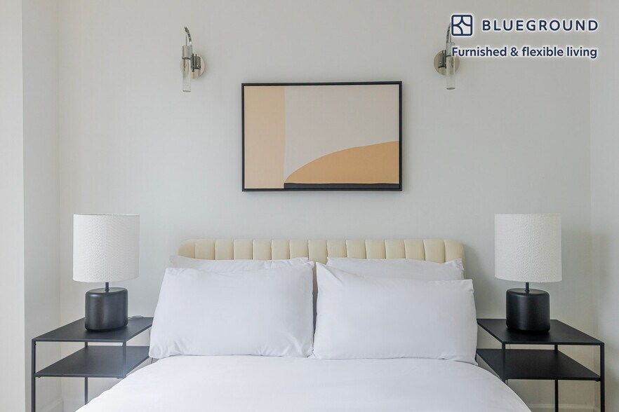 Building Photo - 635 W 42nd St