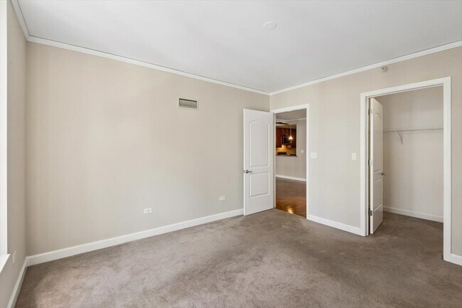 Building Photo - 420 E Waterside Dr