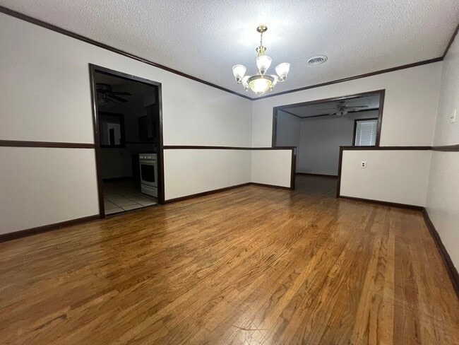 Building Photo - 1450 Gold Ave