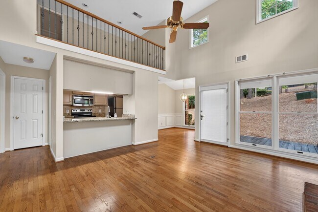 Building Photo - 1050 Cupp Ln