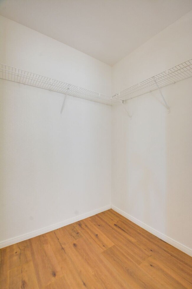 Building Photo - Beautiful two bedroom in great location