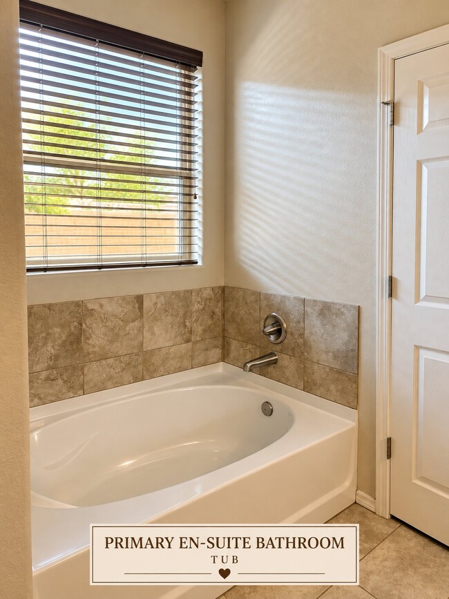 Building Photo - 5247 Via del Cielo Ln