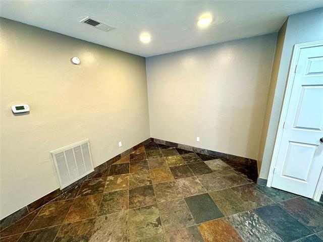 Building Photo - 1331 Mission St