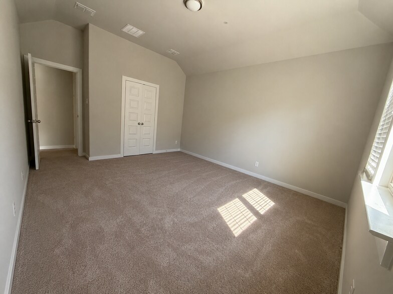 Building Photo - 225 Mountain Meadow Ln