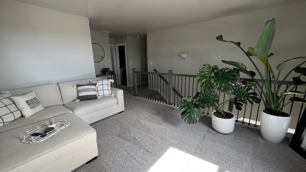 Building Photo - 965 Mouflon Dr