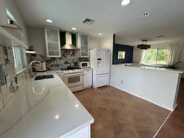Building Photo - 1301 SE Sandpiper Ln