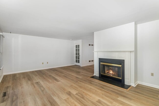 Building Photo - 2039F Raleigh Rd