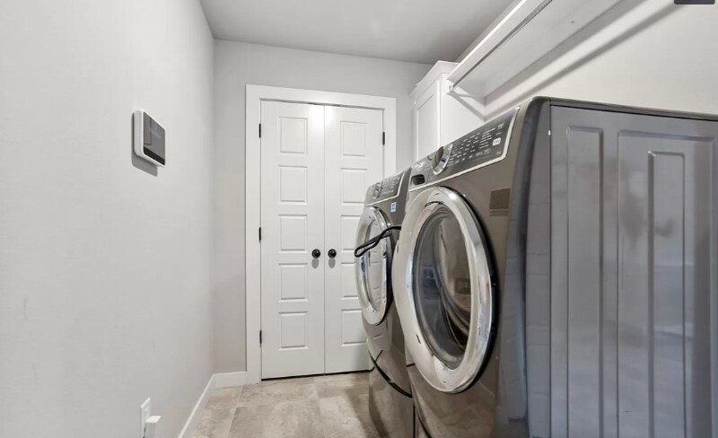 Building Photo - 121 S Cedar Ave