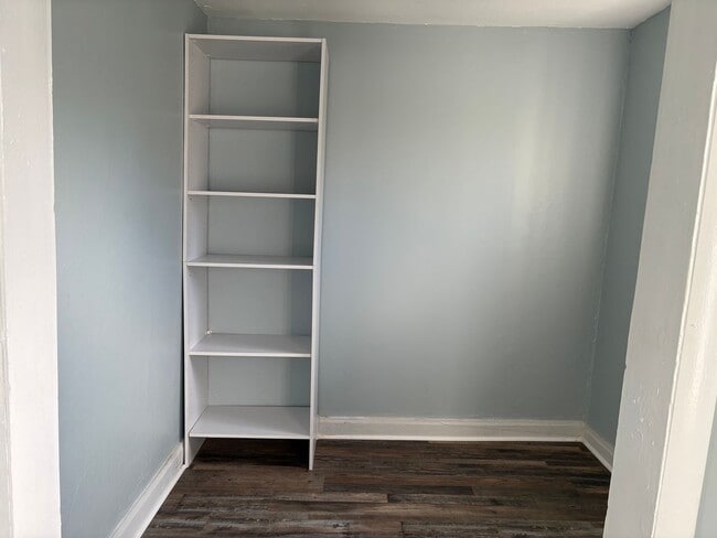 Building Photo - Just Minutes From Town