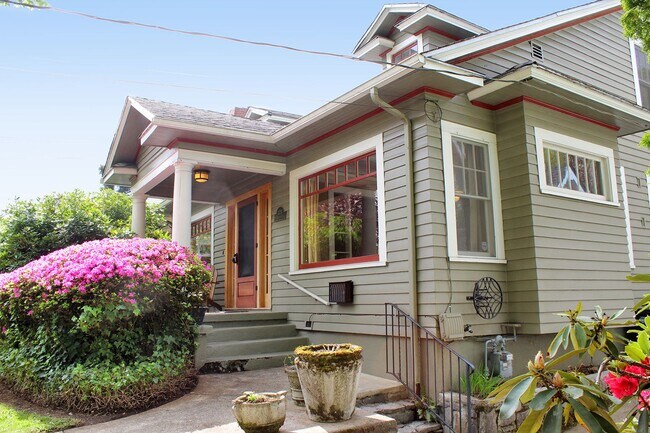 Primary Photo - 3324 NE Peerless Pl