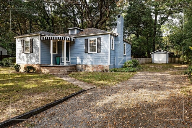 Building Photo - Updated 2 Bed 1 Bath Cottage in Established Neighborhood!