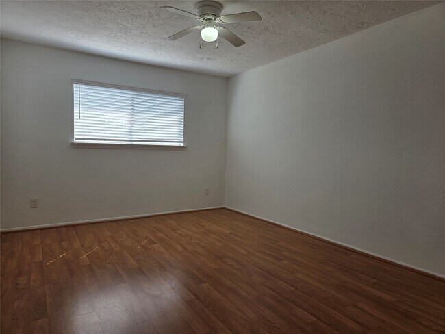 Building Photo - 12177 Sharpview Dr