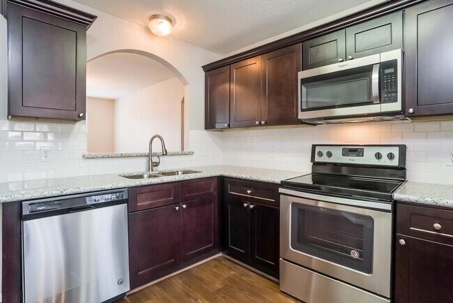 Building Photo - 9808 Woodhollow Dr