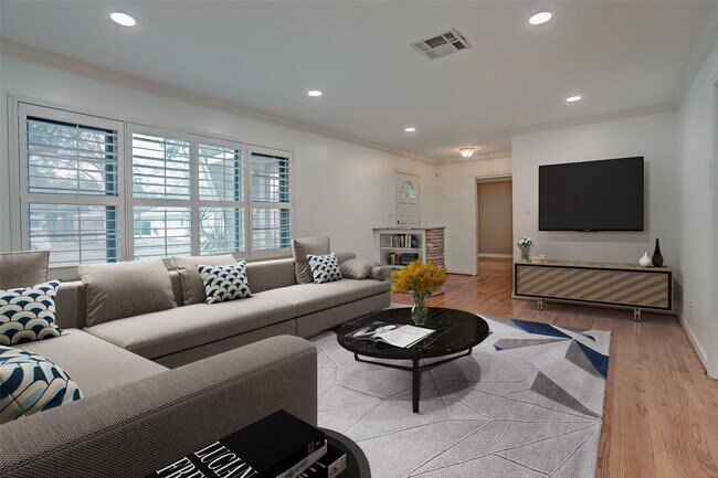 Building Photo - 9917 Cedardale Dr