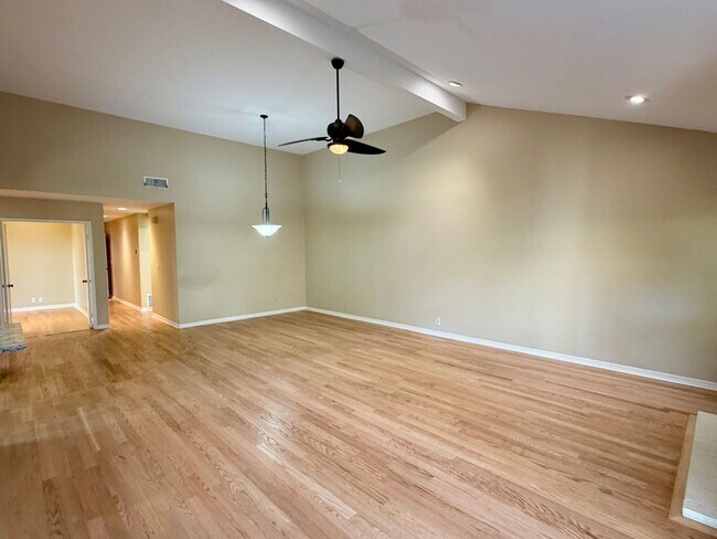 Building Photo - Spacious Three Bedroom in the Sunrise Pointe Community