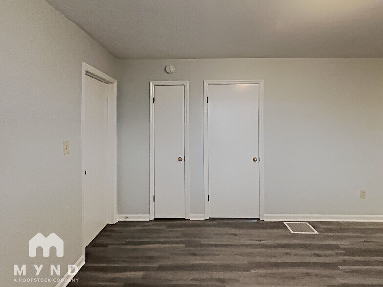 Building Photo - 626 Emerald Dr