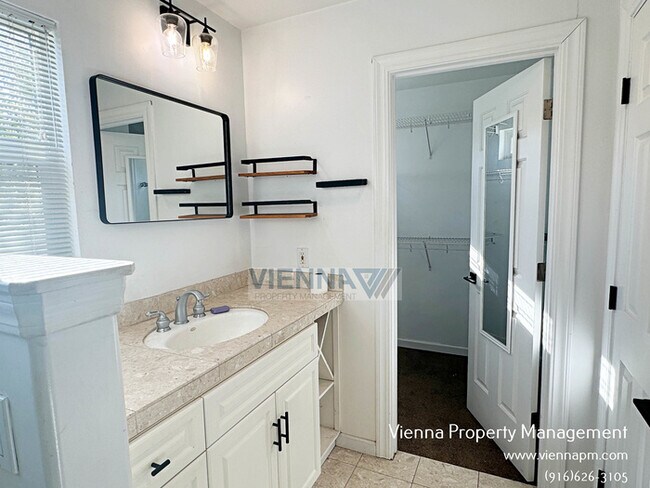 Building Photo - Beautiful Loomis Solar Home with Pool and Spa!!