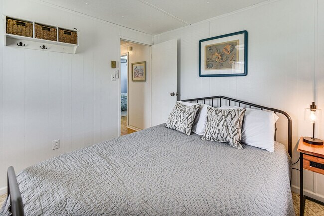 Building Photo - 31345 Sunset Dr