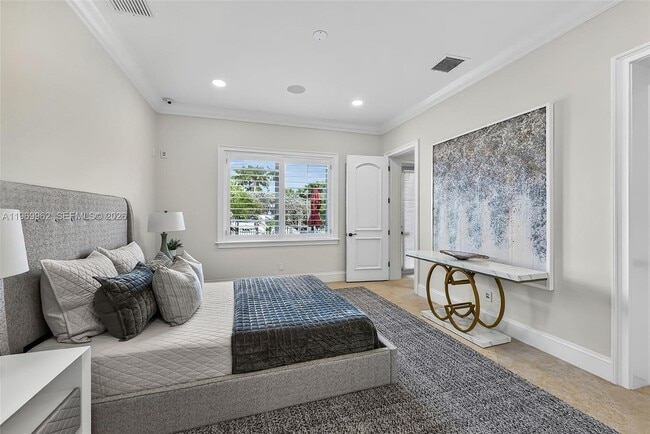 Building Photo - 628 Coral Way